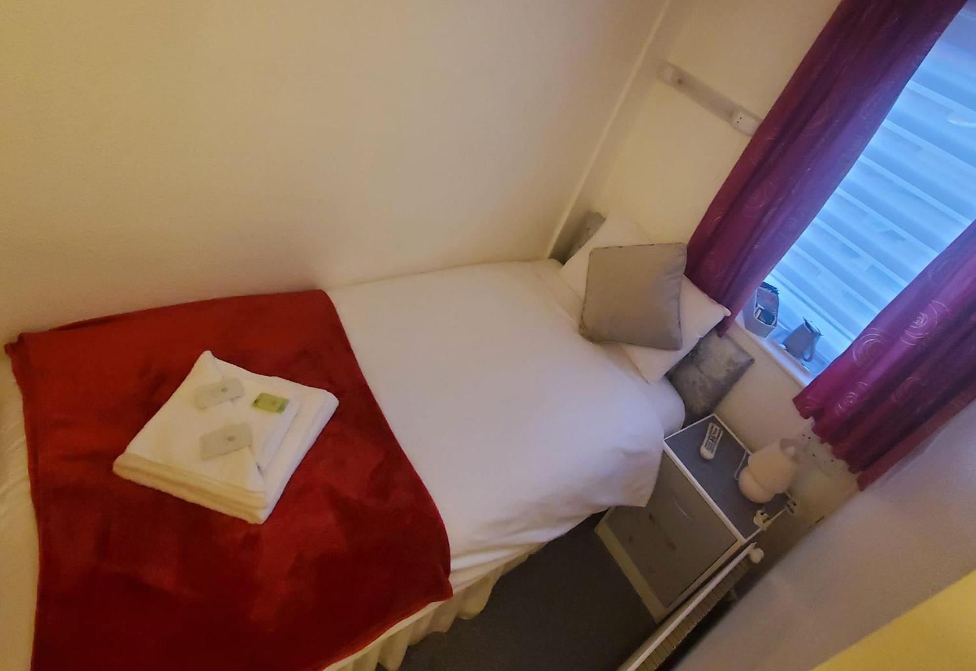 Brooklyn Hotel Blackpool Bagian luar foto